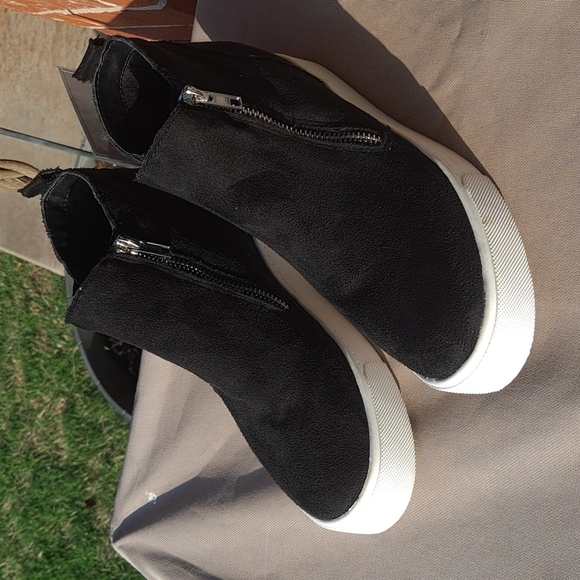 Soda Shoes - Soda Black Faux Suede Tennis Shoes new without tags.